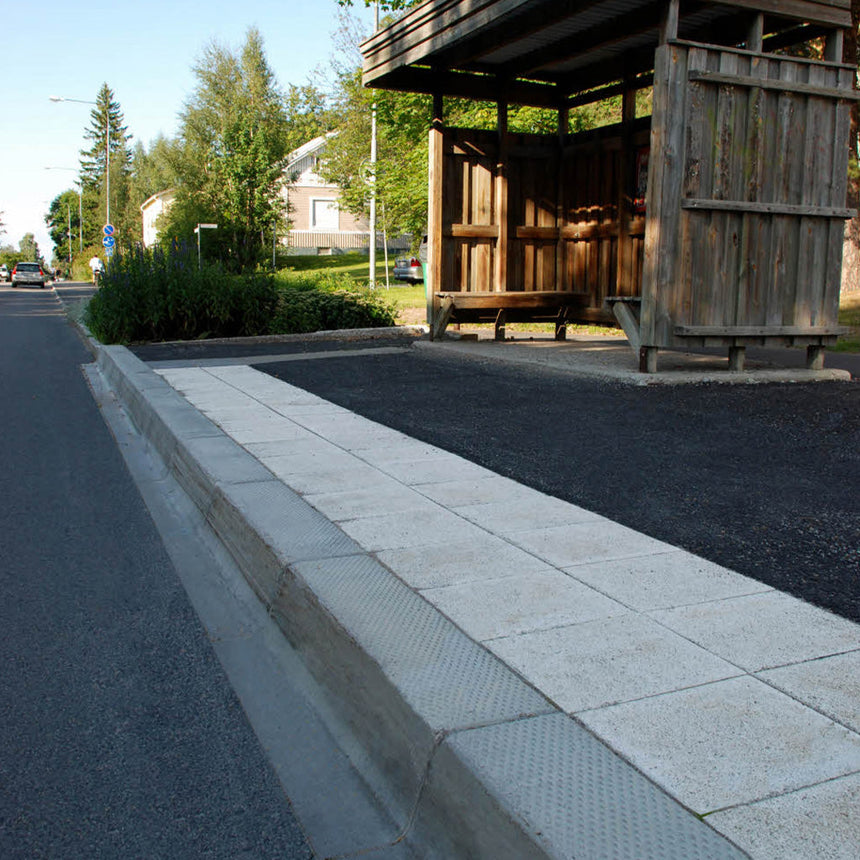 Busshållplatskantstöd Anslut Gatkant Höger | Stenbolaget.