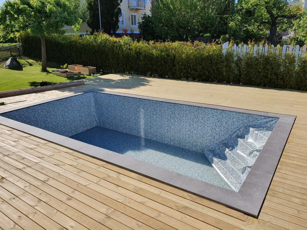 Poolkantsten Ecostone Dark Limegrey Hörn | Stenbolaget.