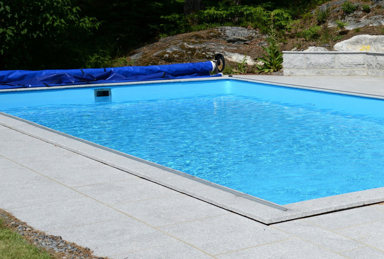 Poolsten Granit Hörn Grå 500/500x200x30 | Stenbolaget.