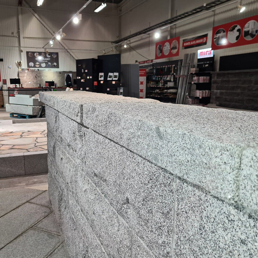 Avtäckning Bergama Granit Rustik Grå 700x350x70 - Stenbolaget