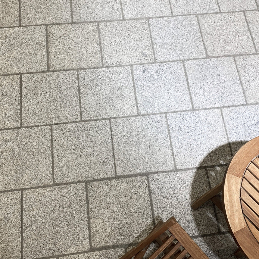 Granithäll Bergama Grå 300x300x30 - Stenbolaget