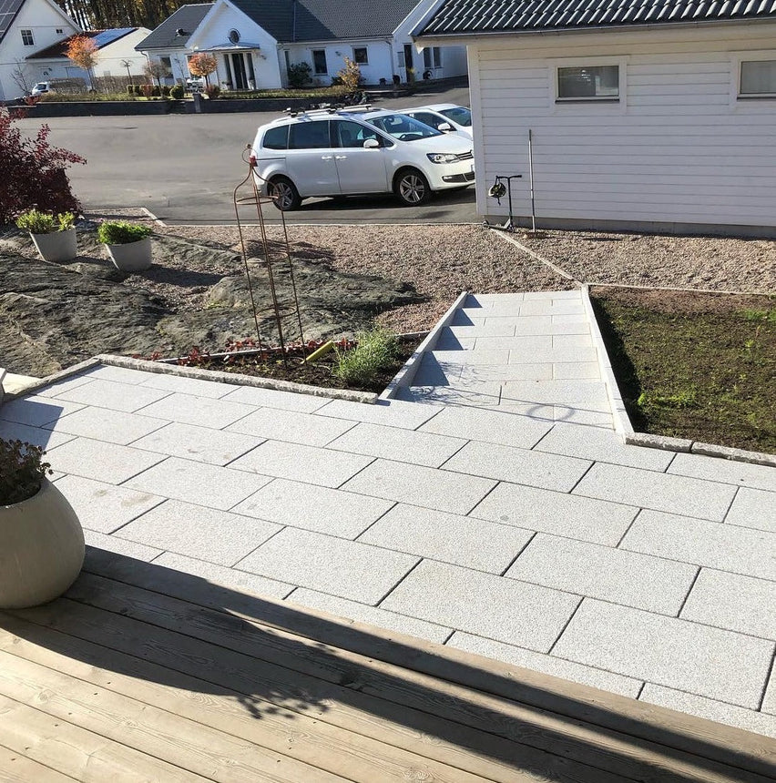 Granithäll Bergama Grå 600x300x30 - Stenbolaget