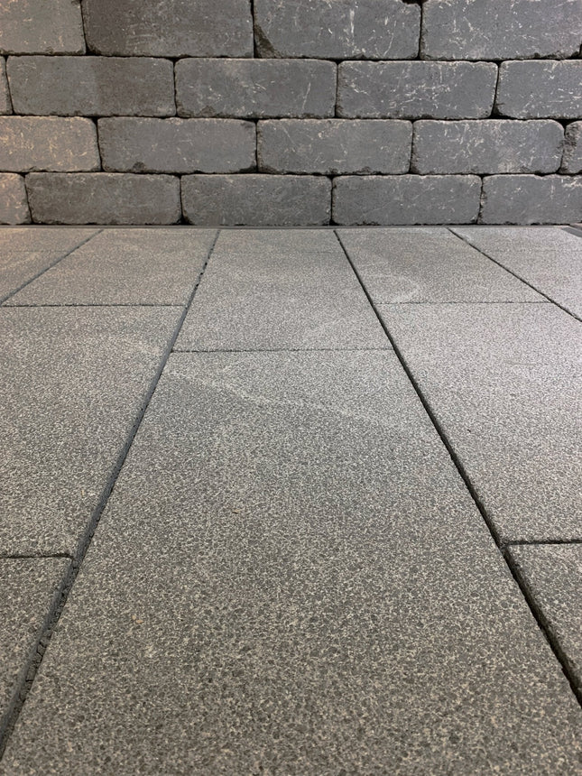 Granithäll Grafitgrå 600x300x30 - Stenbolaget