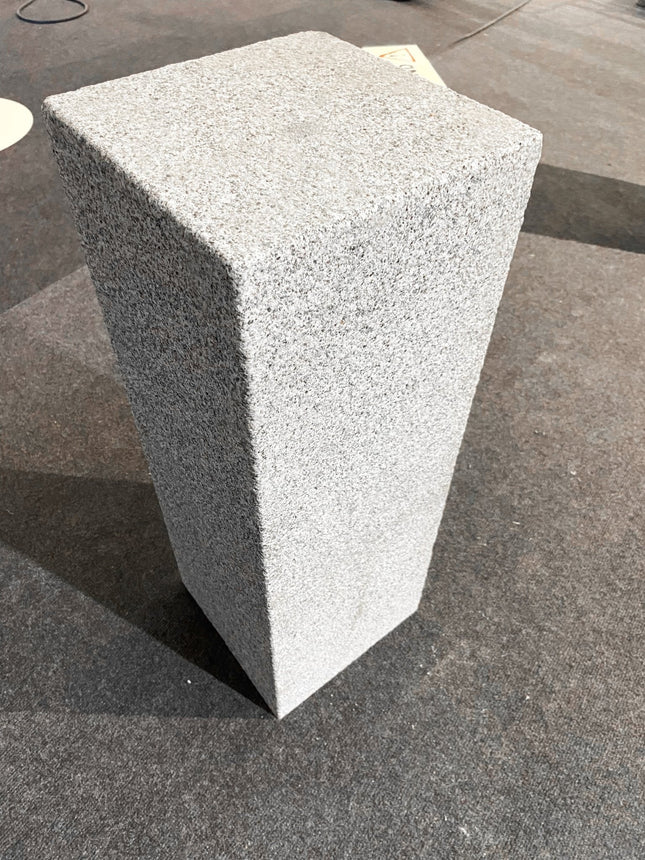 Granitstolpe Bergama Grå Modern 1700x300x300 - Stenbolaget