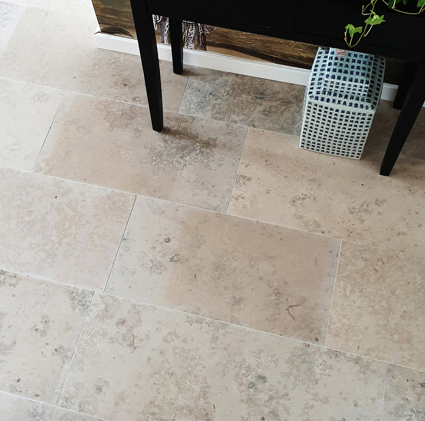 Jurakalksten Slipad Grå/Beige Materialprov - Stenbolaget