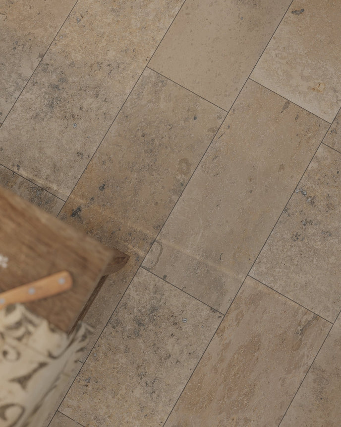 Jurakalksten Slipad Grå/Beige Materialprov - Stenbolaget