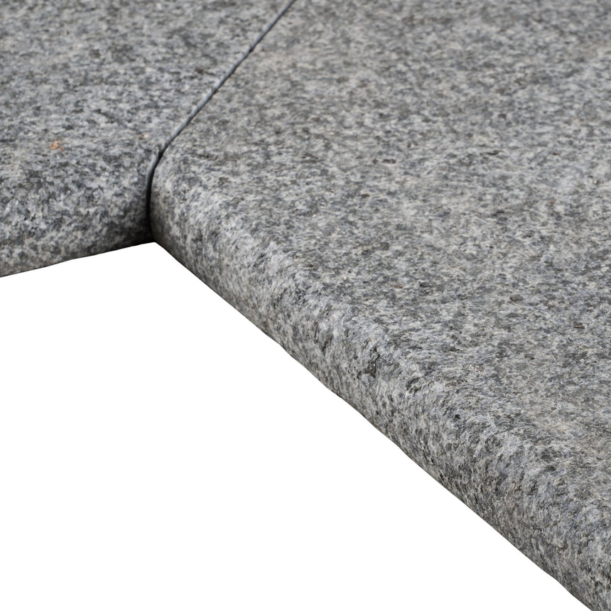 Poolsten Granit Hörn Grafitgrå 500/500x300x30 - Stenbolaget