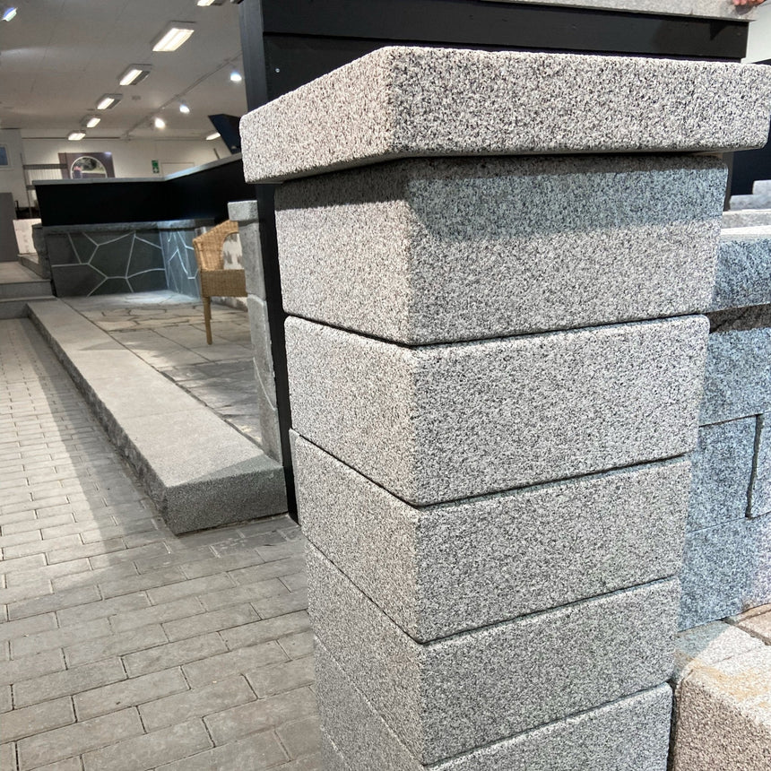 Stolptopp Bergama Granit Grå Modern 350x350x70 - Stenbolaget