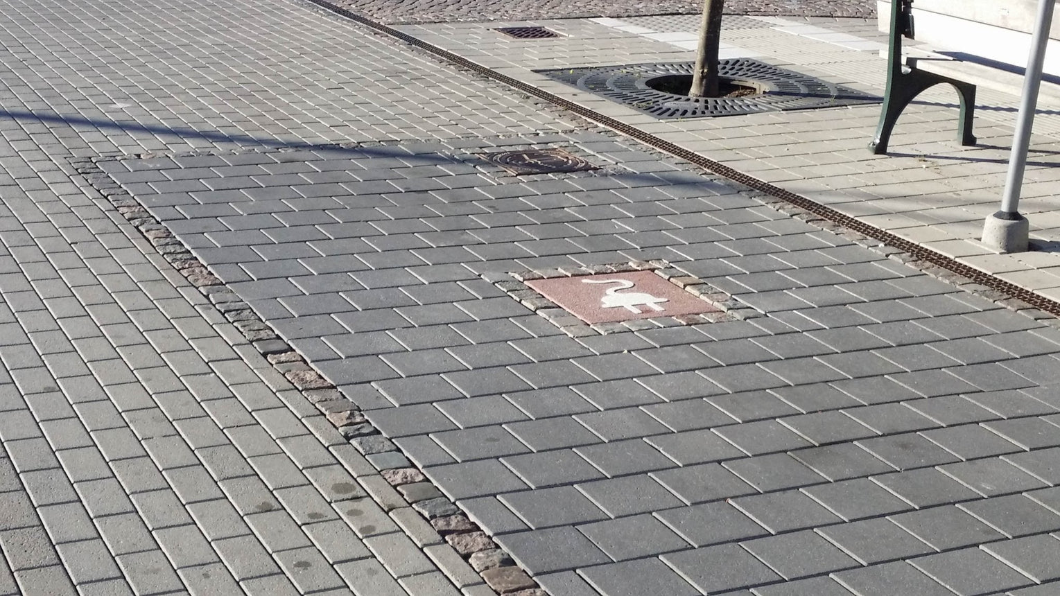 Symbolplattan Elfordon Karminröd 500x500x70 - Stenbolaget
