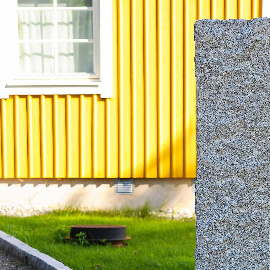 Granitstolpe Grå Rustik 900x100x100 | Stenbolaget.